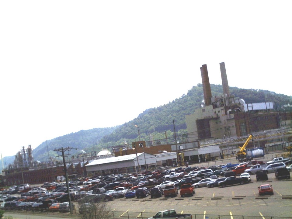 Belle, WV: City of Belle WV = Photos of DuPont Chemical Plant from different views ( largest employer in the valley & supplier of B&O Taxes for town of Belle)