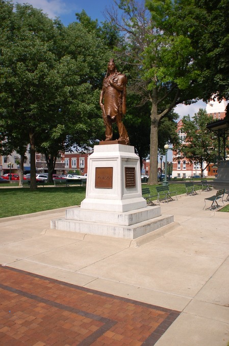 Oskaloosa, IA: Statue of Chief Mahaska in Oskaloosa City Square
