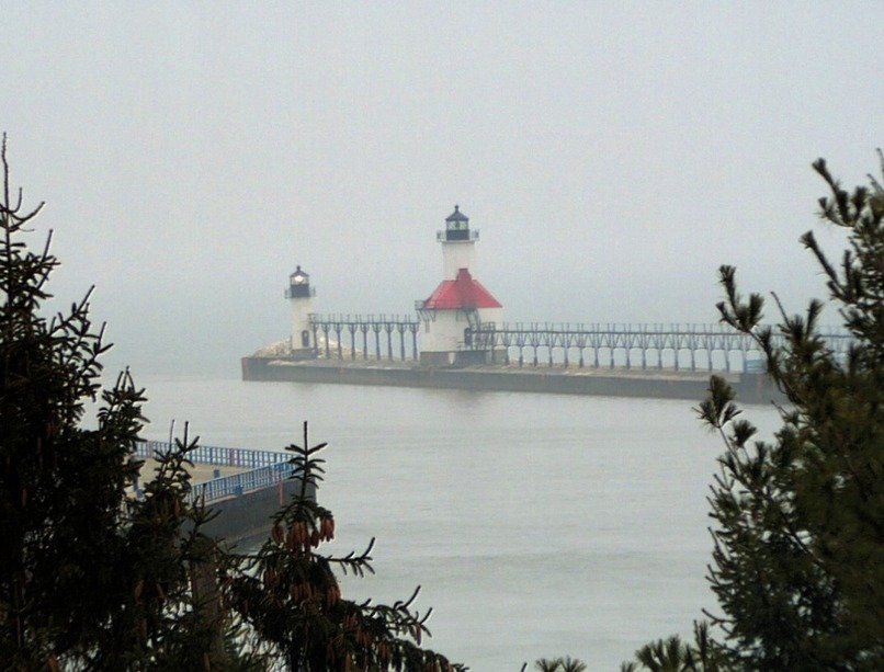 St. Joseph, MI: Lighthouse from Bluff