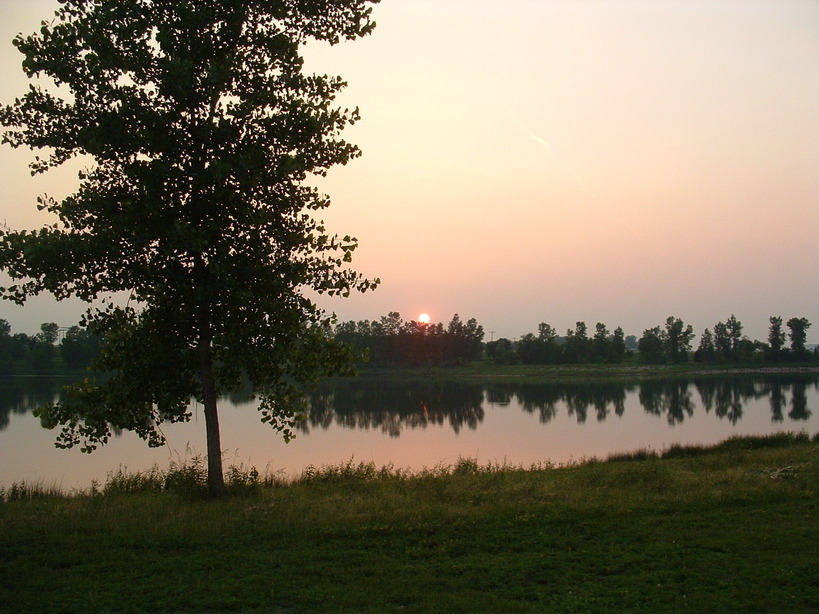 South Sioux City, NE: Sunset over Crystal Lake in South Sioux City, NE
