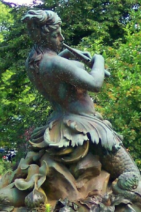 Larchmont, NY: Mermaid Fountain Statue in Larchmont