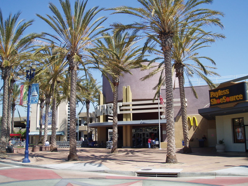 Long Beach, CA: Walmart in downtown Long Beach