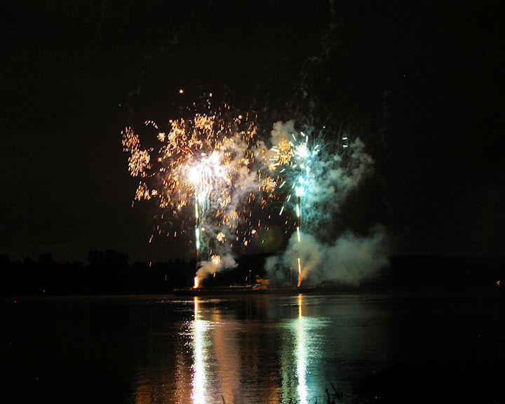 St. Charles, MO: 4th of July Fireworks on St Charles Water Front