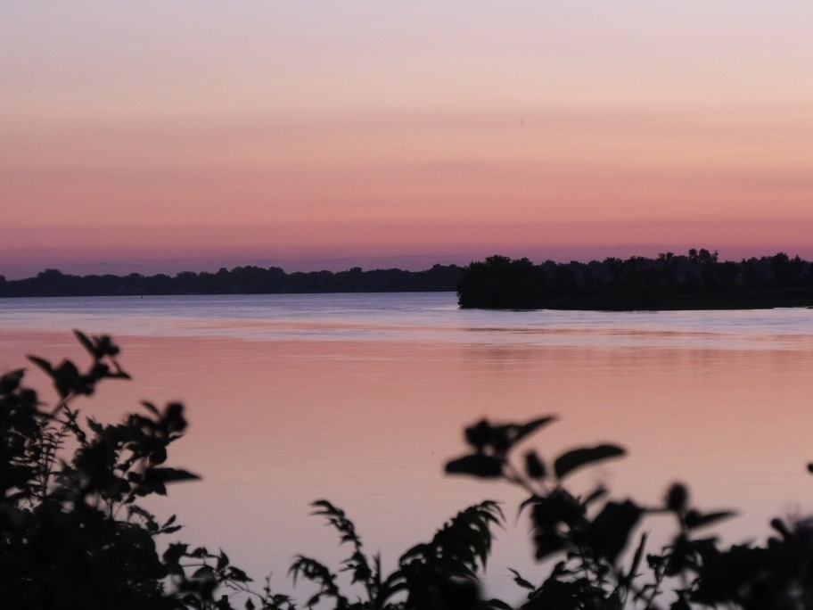 Grosse Ile, MI: sunrise over the river