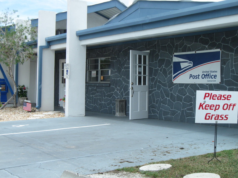 Apollo Beach, FL: Apollo Beach Post Office off US 41