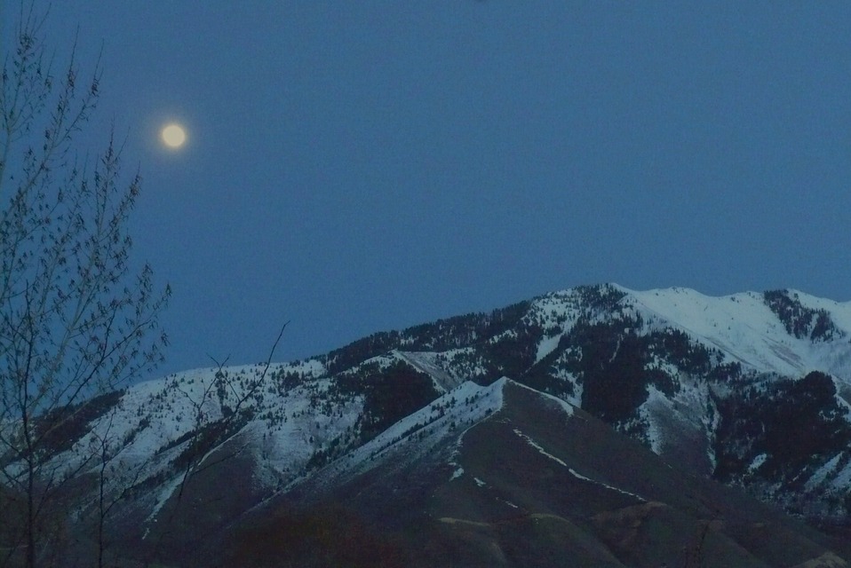 Mapleton, UT: April Moon Over Maple Mountain