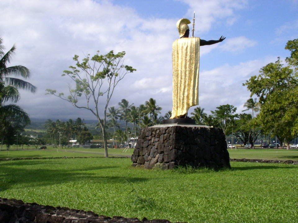 Hilo, HI: Hilo park statue
