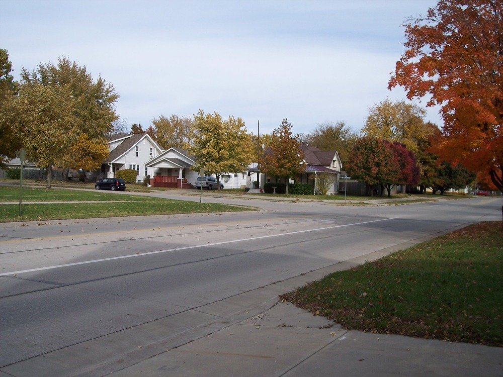 Iola, KS: Intersection of West Lincoln and North Washington Ave. in Iola, KS (looking East)