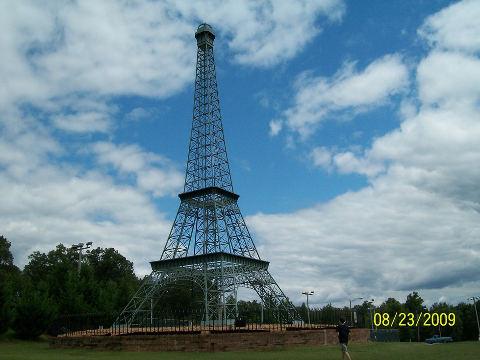 Paris, TN: Effiel tower in Paris,TN
