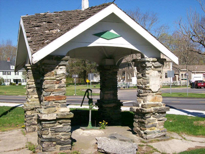 Brooklyn, CT: Water pump in town center