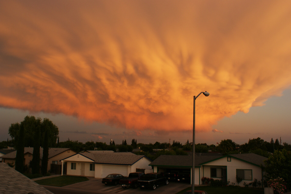Orland, CA : Up on my roof on Winterpine Drive in Orland,CA, these clouds started forming.
