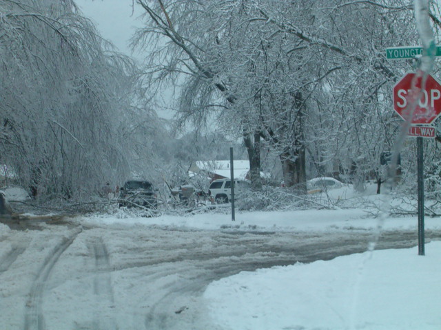 Valley Station, KY: Corner of Youngtown, in Valley Station, winter storn of Jan. 2009