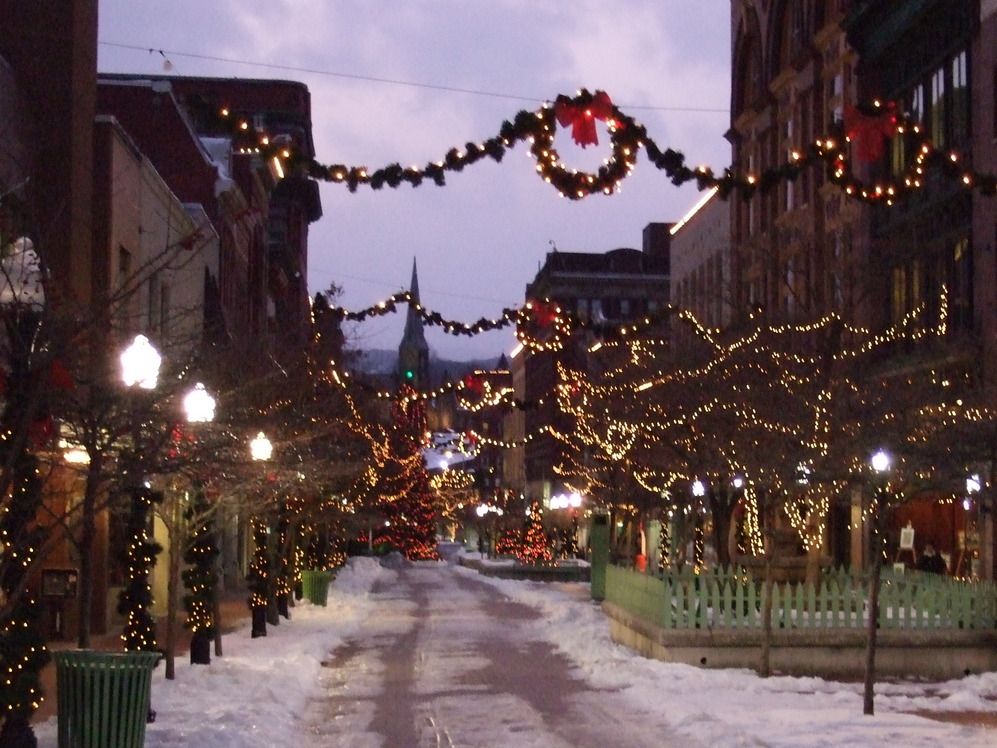 Cumberland, MD: Downtown Cumberland Christmas lights