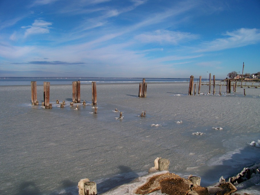 Colonial Beach, VA: Taken on Friday Dec 15, 2010 Unsual Ice at the Beach