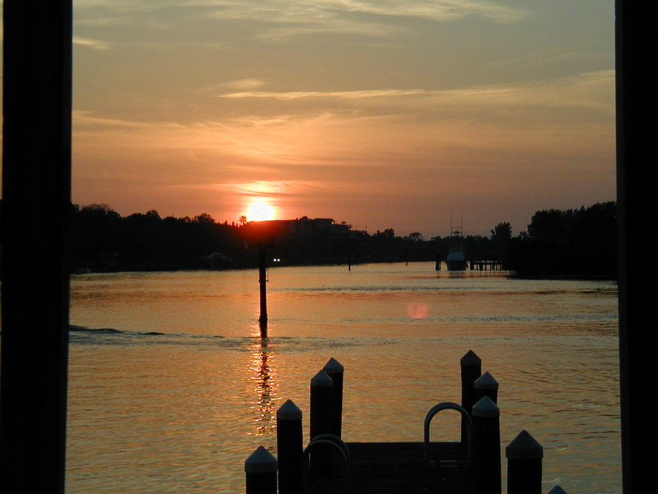 Hudson, FL : Hudson, HOOTERS Sunset