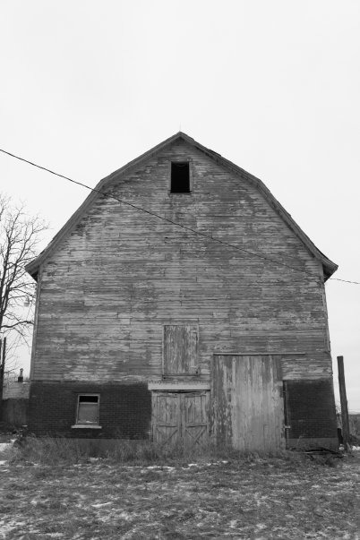 Halfmoon, NY: old barn in town