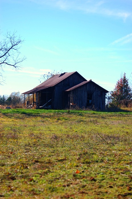 Mocksville, NC: An old farm house off of 801