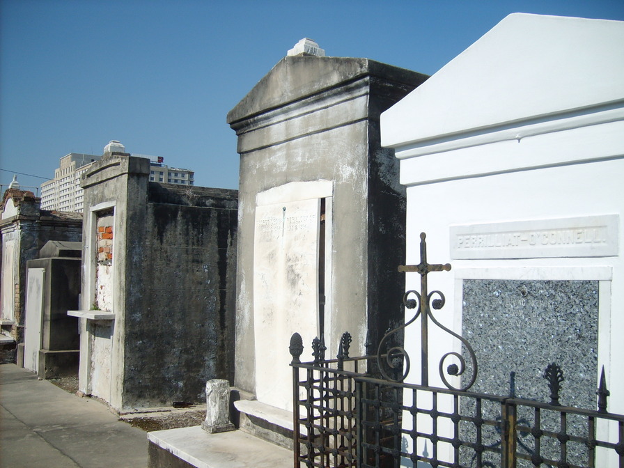 New Orleans, LA : St. Louis Cemetery No. 1 photo, picture, image (Louisiana) at www.neverfullmm.com