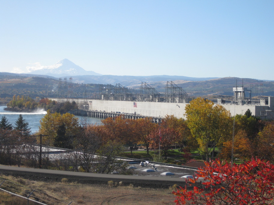 The Dalles, OR: The Dalles Dam on the Columbia River
