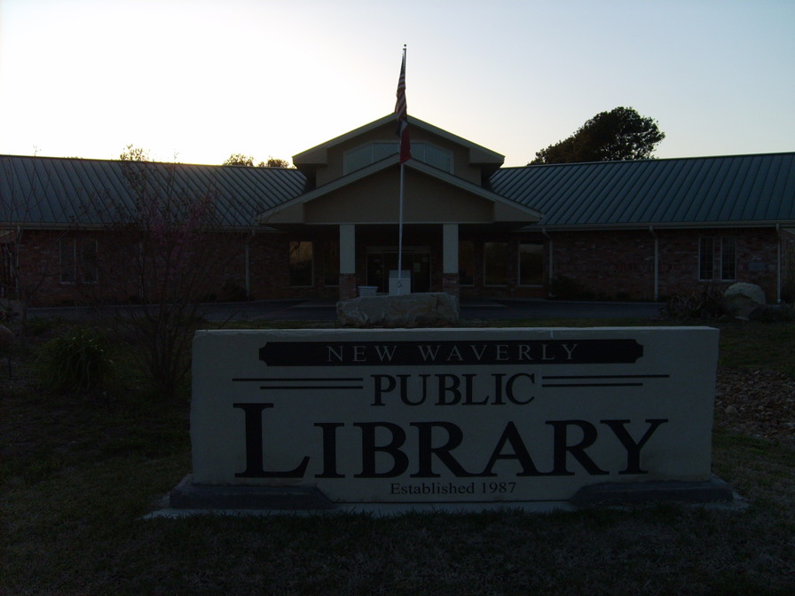 New Waverly, TX: The public library.