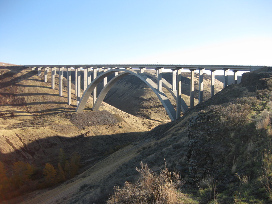 Selah, WA: The Fred G Redmond Memorial Bridge(s) span the Selah Creek Canyon 1336 feet in each direction