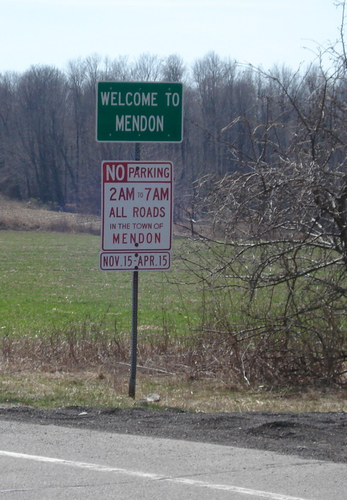 Mendon, NY : Entering Mendon as East st. turns into Mile square rd.