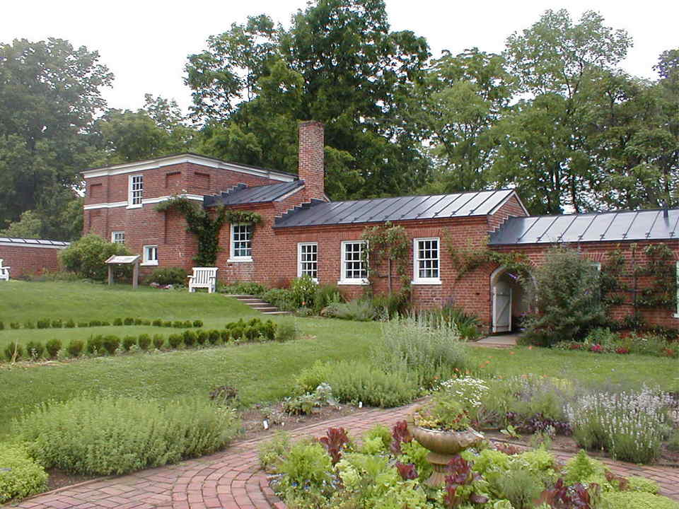 Leesburg, VA : Smokehouse & Gardens at the Oatlands Mansion