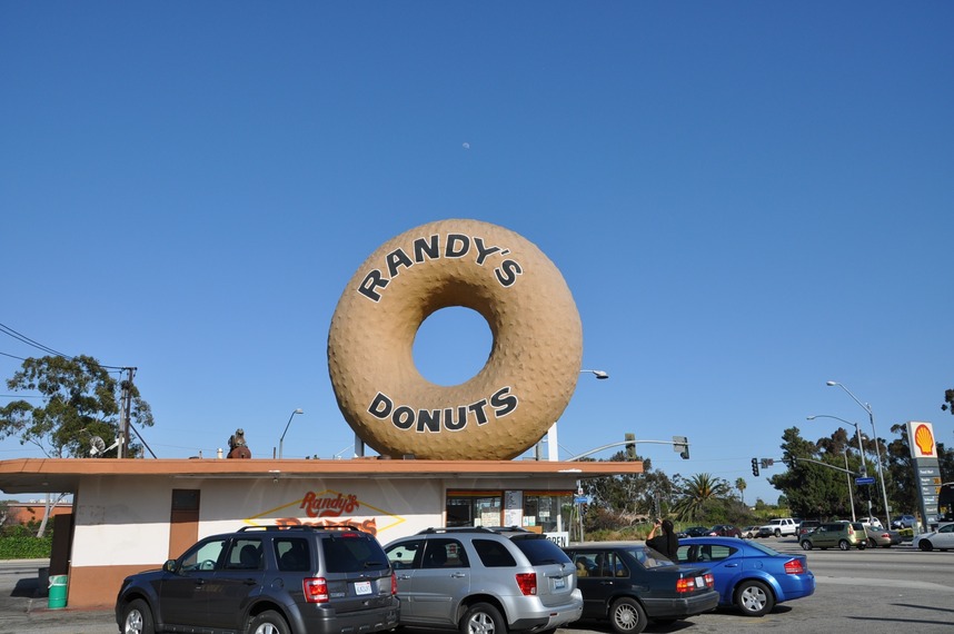 Inglewood, CA : Randy's Donuts famous icon Inglewood and Manchester