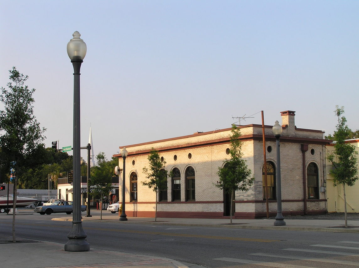 New Port Richey, FL : Original 'Land Building' in downtown New Port