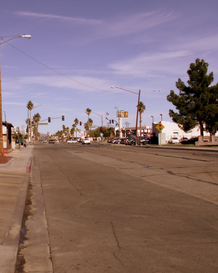 Twentynine Palms, CA: Center of downtown, looking West from in front of the fire station.