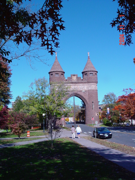 Hartford, CT : In Bushnell Park looking at CityPlace and skyline