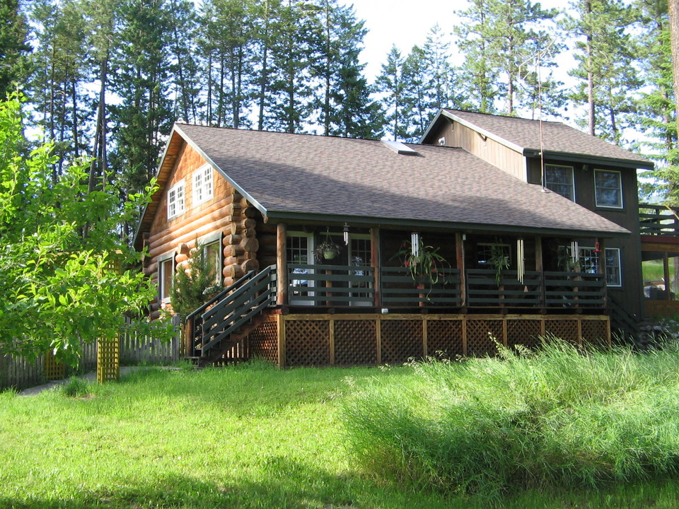 Chewelah, WA Honey Pine Lodge in The Cool Summit Valleynear Chewelah