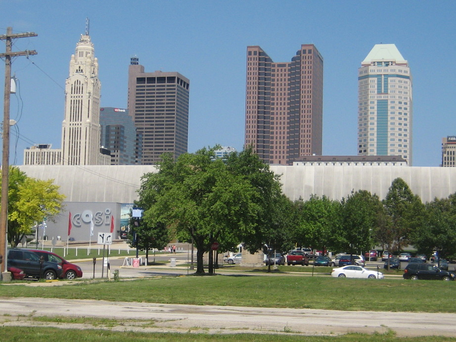 Columbus, OH: Columbus Ohio skyline viewed from a public park