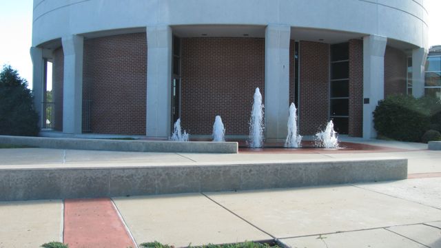 Fulton, MO: City Hall fountains
