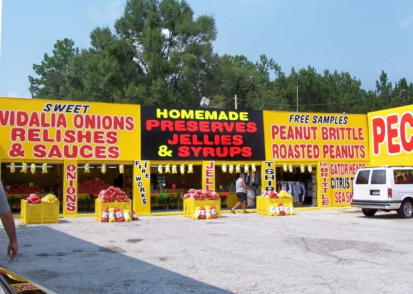 Vidalia, GA: Along interstate: Vidalia onions, oranges and produce stand...convenient for busy travelers along the way