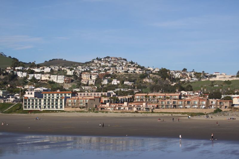 Nipomo, CA: nearby Pismo Beach resorts off the surf