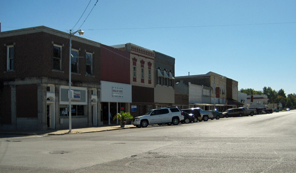 Girard, KS: Girard East side of square