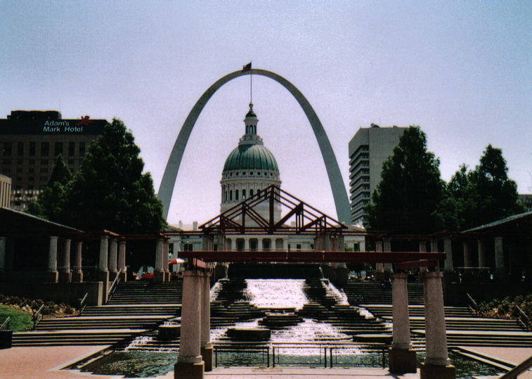 St. Louis, MO: St. Louis: Arch / fountain