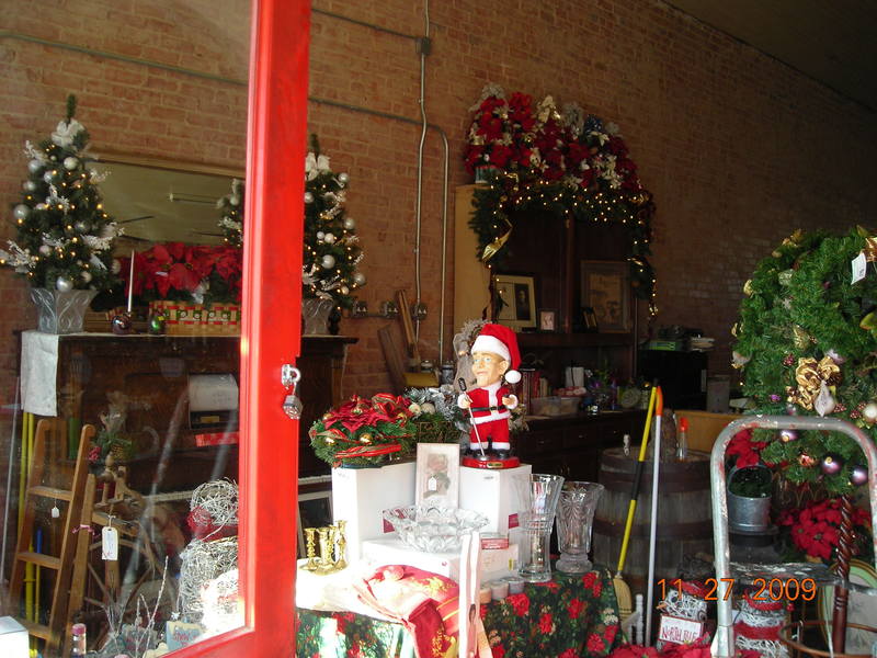 Milford, TX: Almost Christmas at Somewhere In Time Antiques Store