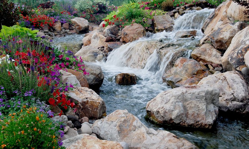 American Fork, UT: Water Feature on 1100 south 630 east