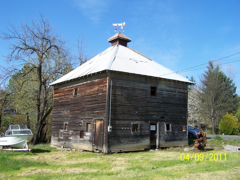 Oakland, OR: Barn on the farm of James Young of Oakland Oregon