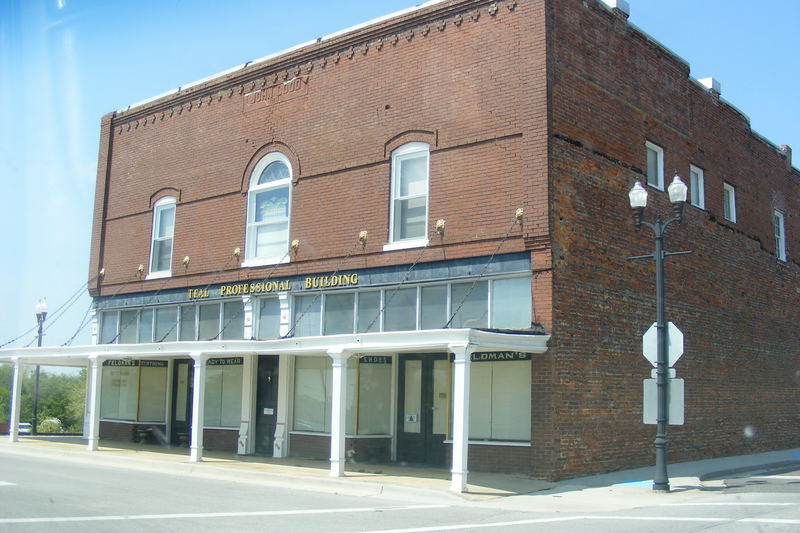 Haleyville, AL : John Dodd built the first brick building and it became