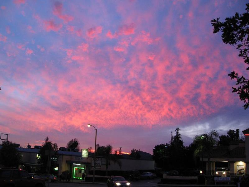 Altadena, CA: Sunset viewed from Ralph's Market parking lot