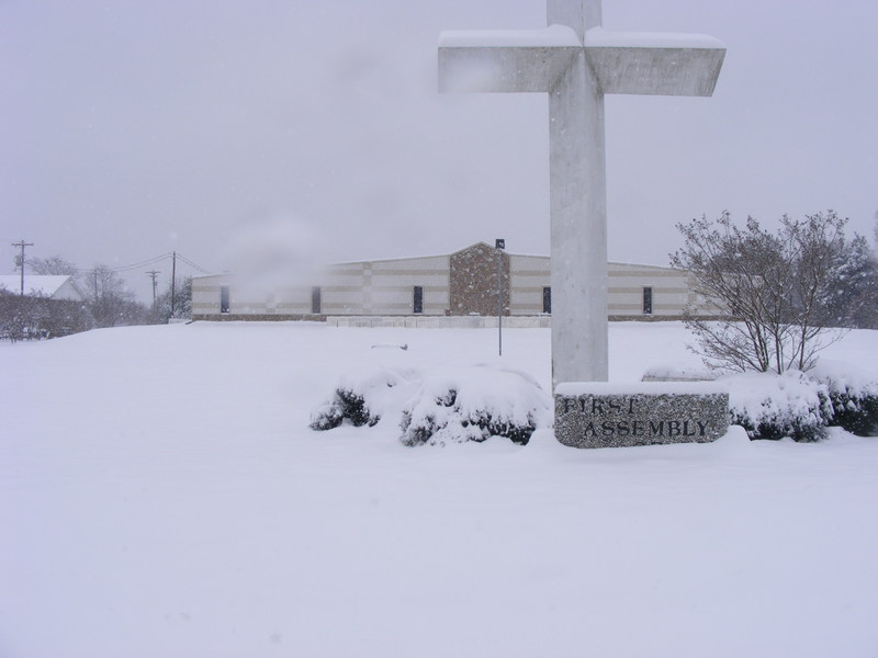 Mount Pleasant, TX: First Assembly of God Church in the winter snow (across from the High School)