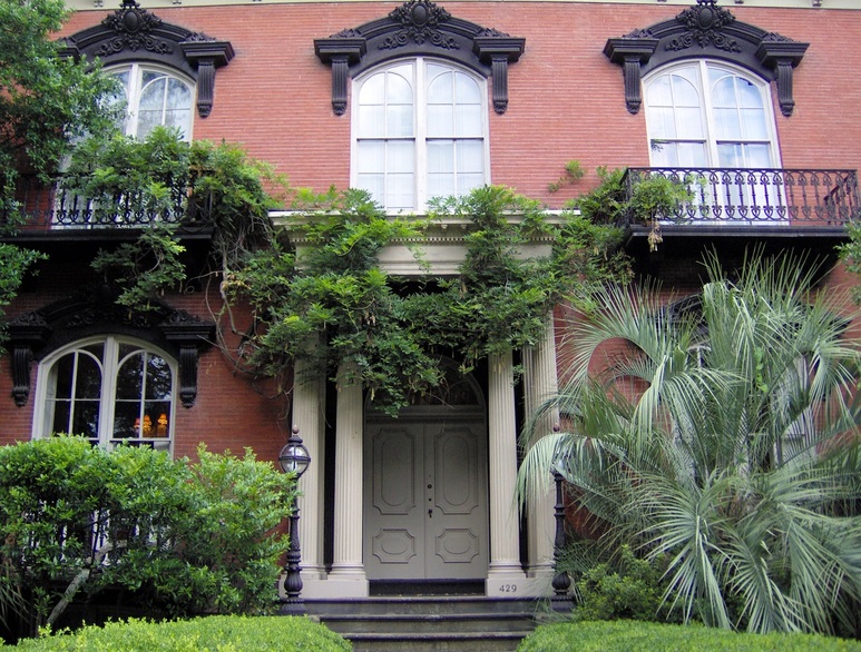 Savannah, GA : Mercer House - Head on view, notice the 429 clearly!!!!