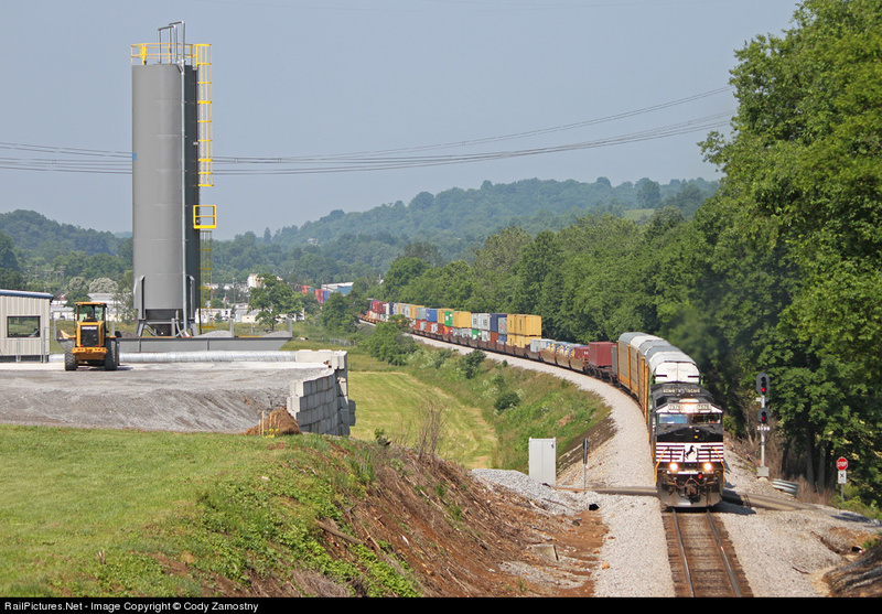 Atkins, VA: Railroad in Atkins, VA