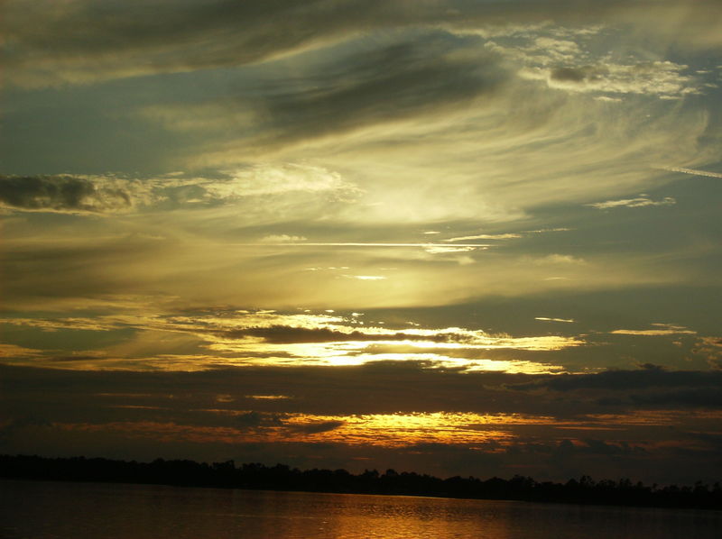 Lake Wales, FL: Sun set over Tiger Lake in the chain of Lake Kissimmee