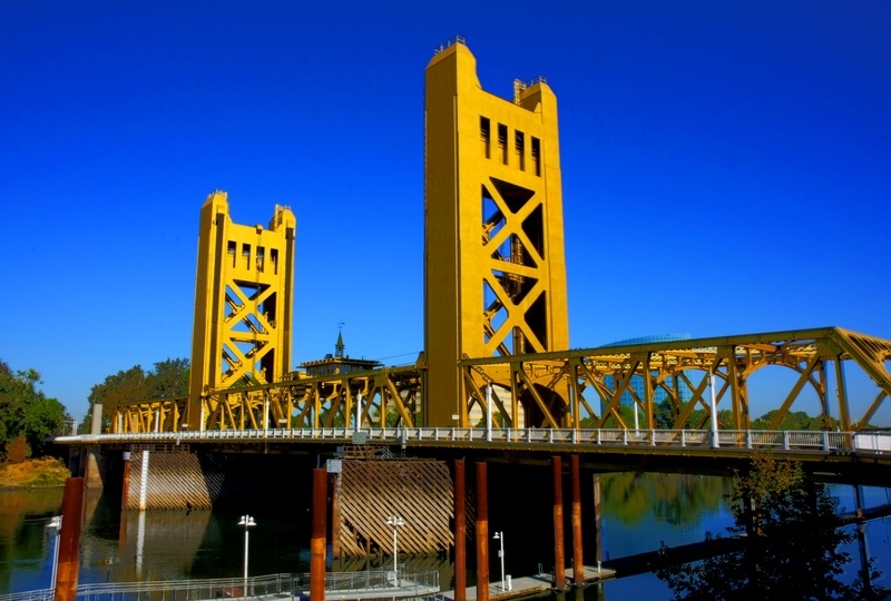 Sacramento, CA: tower bridge