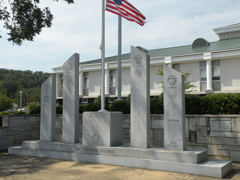 Pell City, AL: Memorial in front of Court House