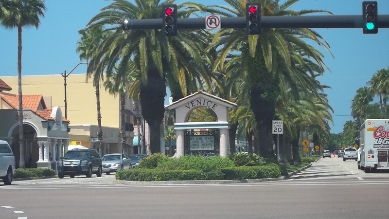 Venice, FL: Entrance to Downtown